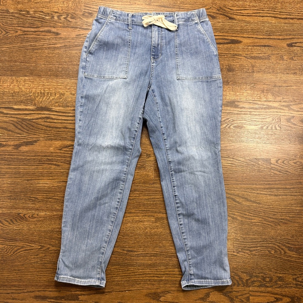 Judy Blue Light Blue Denim Joggers with Cream Drawstring